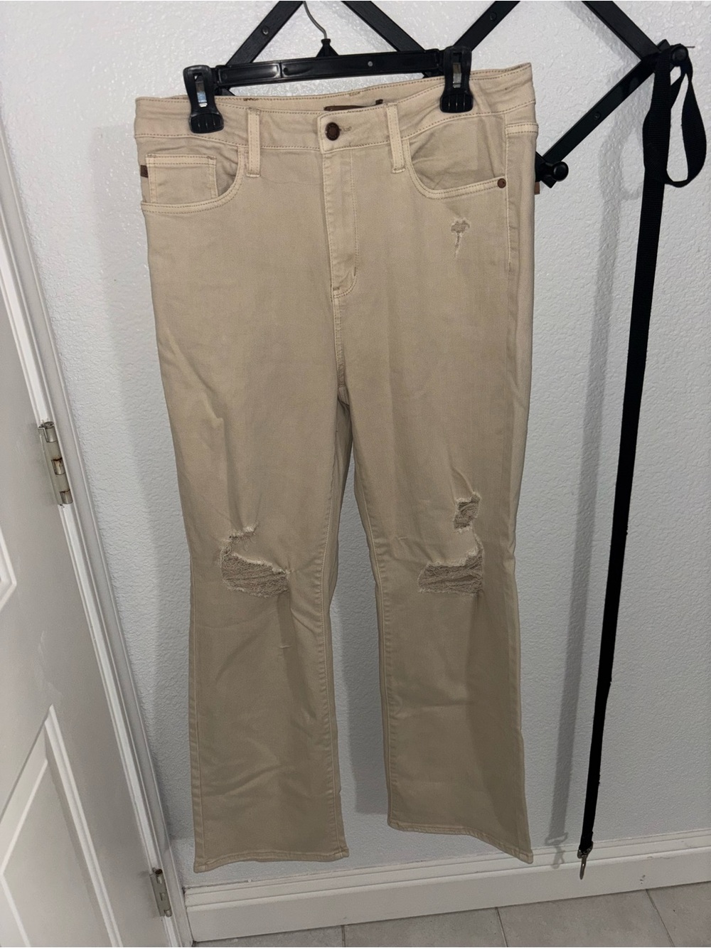 Judy Blue Beige Distressed Straight Leg Jeans Mid Rise Stretch Denim 15/32 - Picture 2 of 4